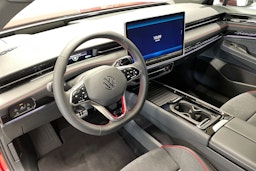 punainen Volkswagen ID.7 2025 kuva 6.