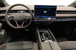punainen Volkswagen ID.7 2025 kuva 7.