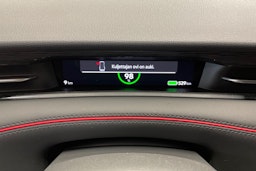 punainen Volkswagen ID.7 2025 kuva 12.