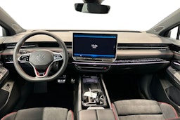 punainen Volkswagen ID.7 2025 kuva 7.