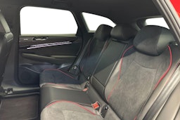 punainen Volkswagen ID.7 2025 kuva 8.