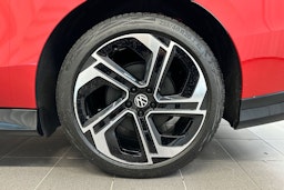 punainen Volkswagen ID.7 2025 kuva 10.