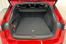 punainen Volkswagen ID.7 2025 kuva 11.