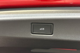 punainen Volkswagen ID.7 2025 kuva 12.
