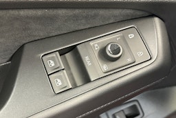 punainen Volkswagen ID.7 2025 kuva 14.
