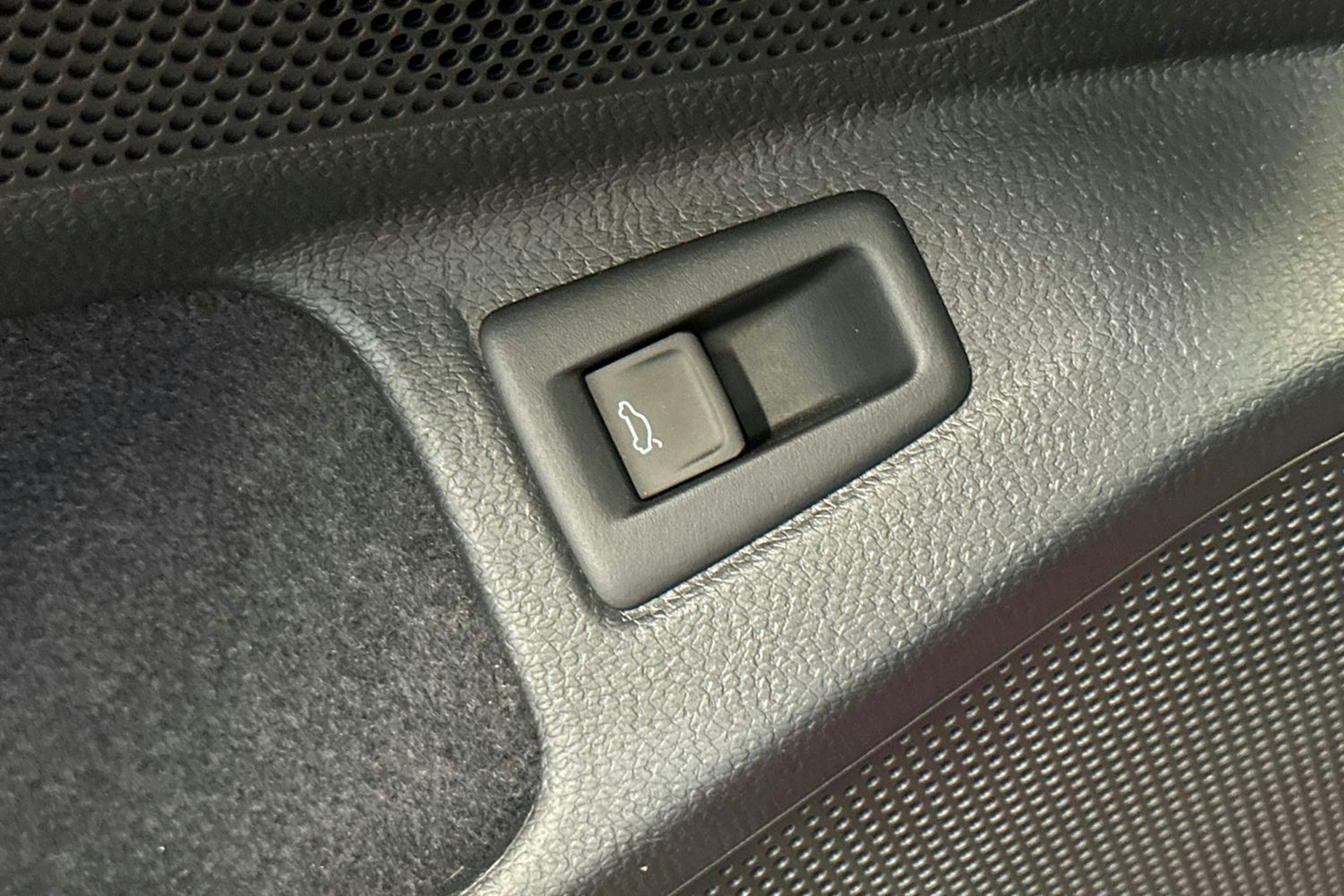 punainen Volkswagen ID.7 2025 kuva 15.