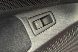 punainen Volkswagen ID.7 2025 kuva 15.