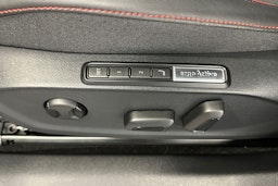 punainen Volkswagen ID.7 2025 kuva 17.