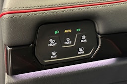 punainen Volkswagen ID.7 2025 kuva 18.