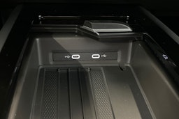 punainen Volkswagen ID.7 2025 kuva 26.