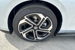 harmaa Volkswagen ID.7 2025 kuva 9.