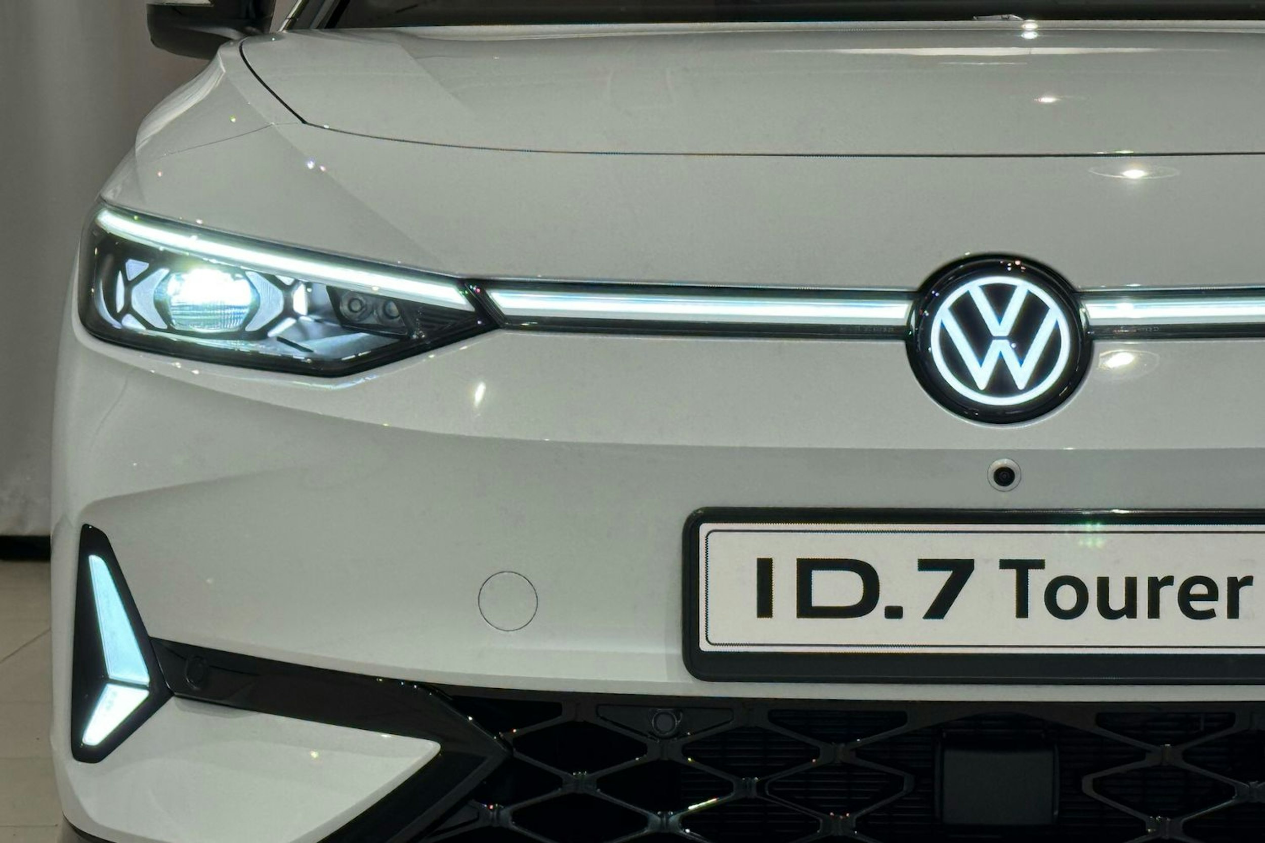 met. valkoinen Volkswagen ID.7 2025 kuva 10.