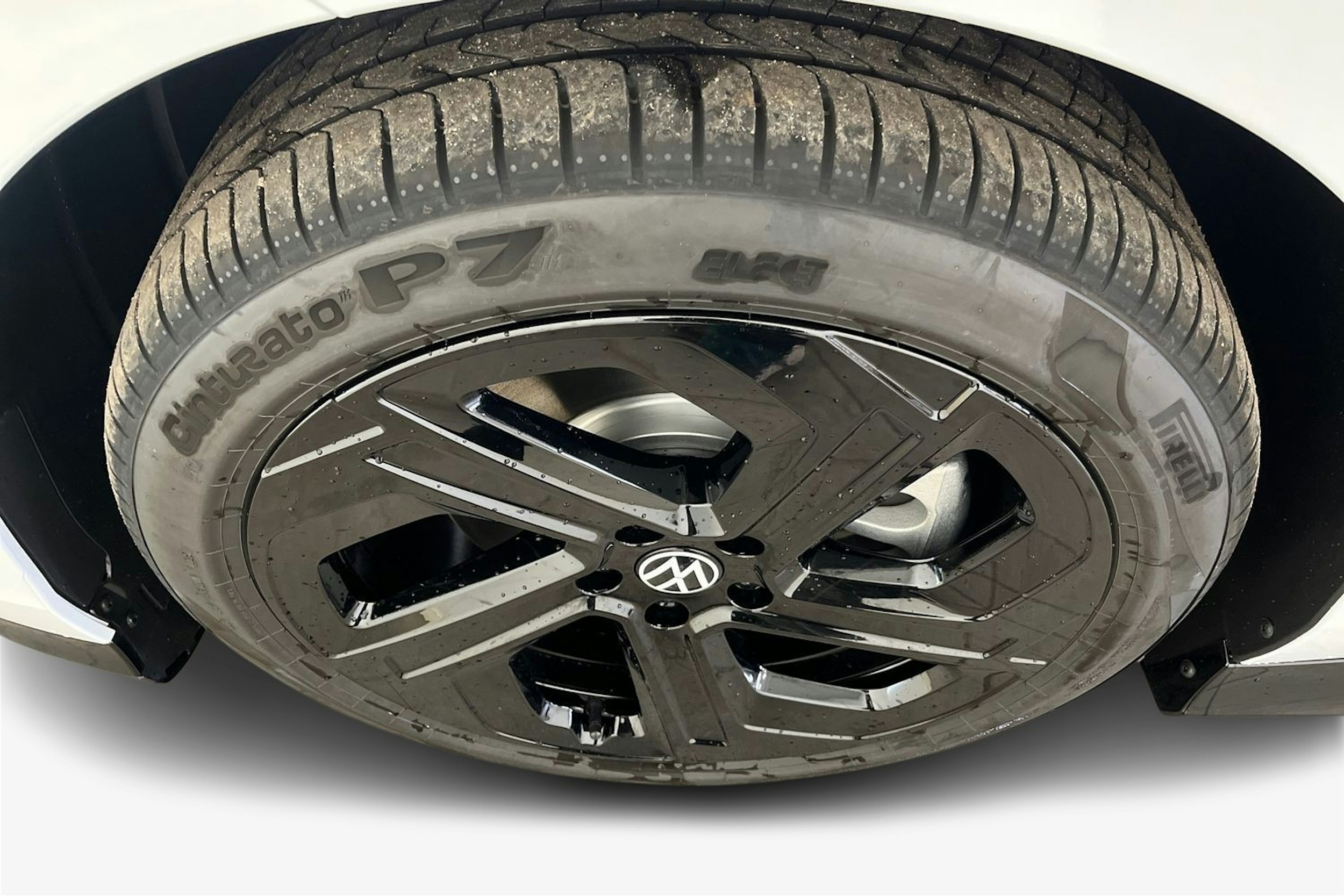 valkoinen Volkswagen ID.7 2025 kuva 18.