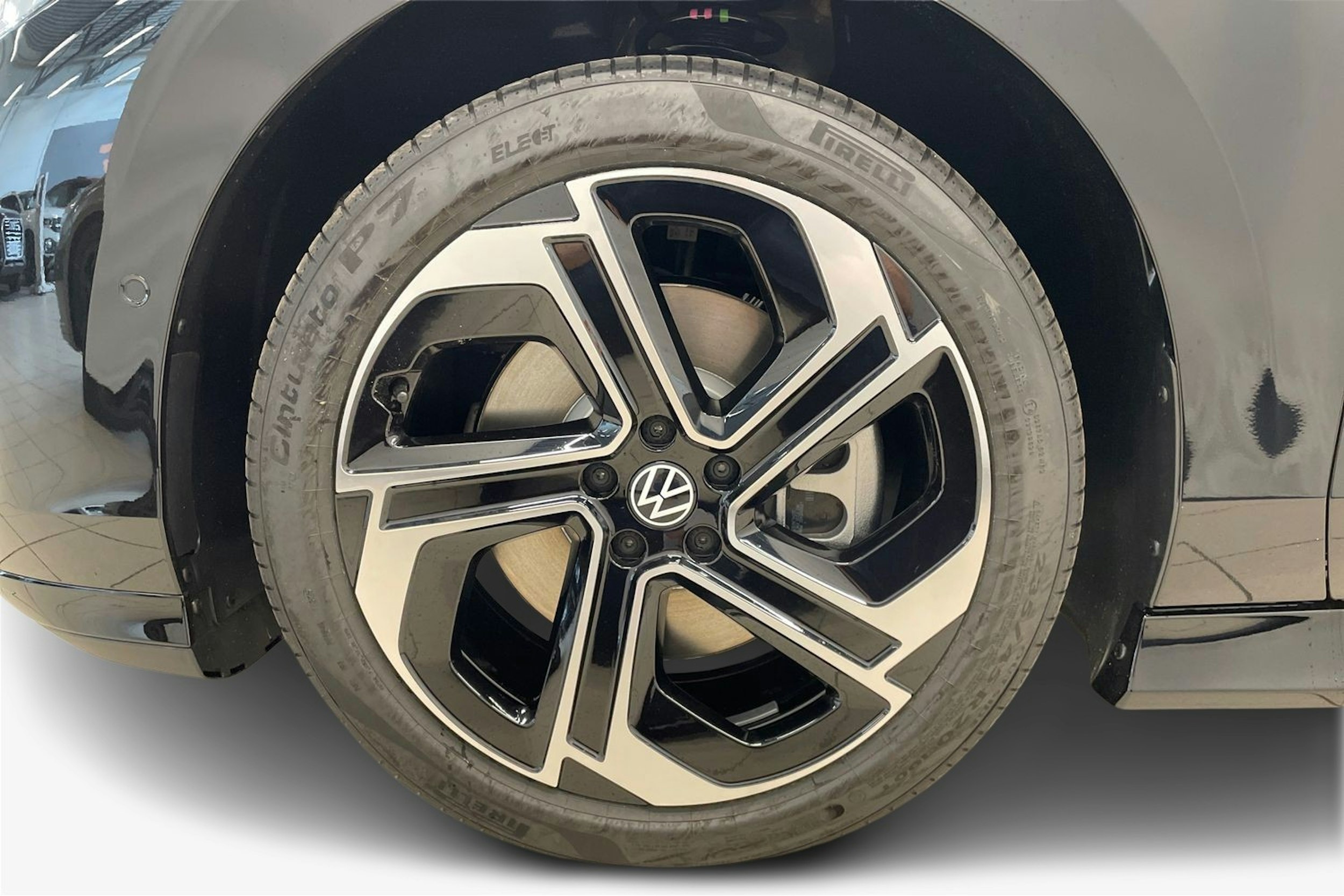 musta Volkswagen ID.7 2025 kuva 9.