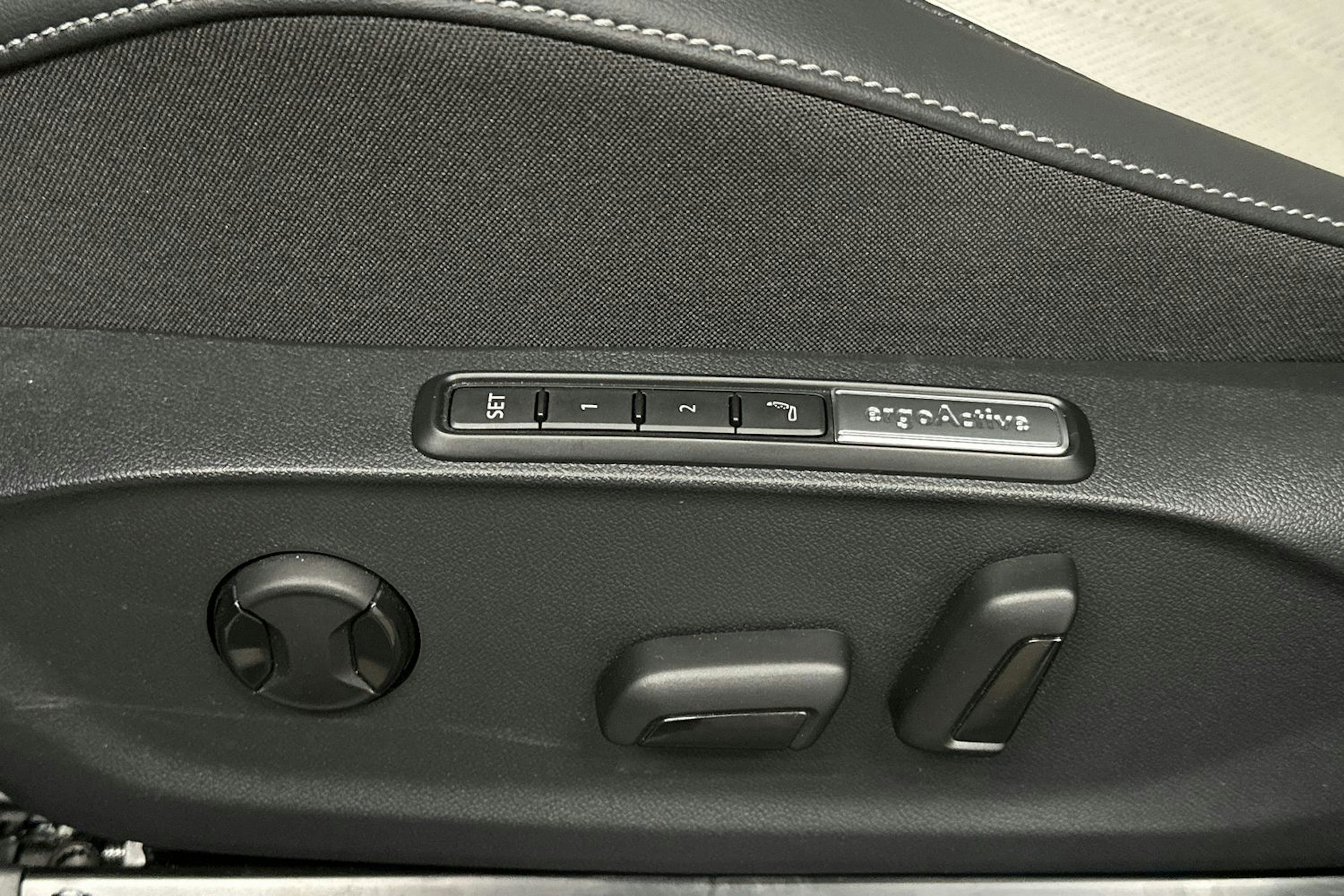 sininen Volkswagen ID.7 2025 kuva 19.