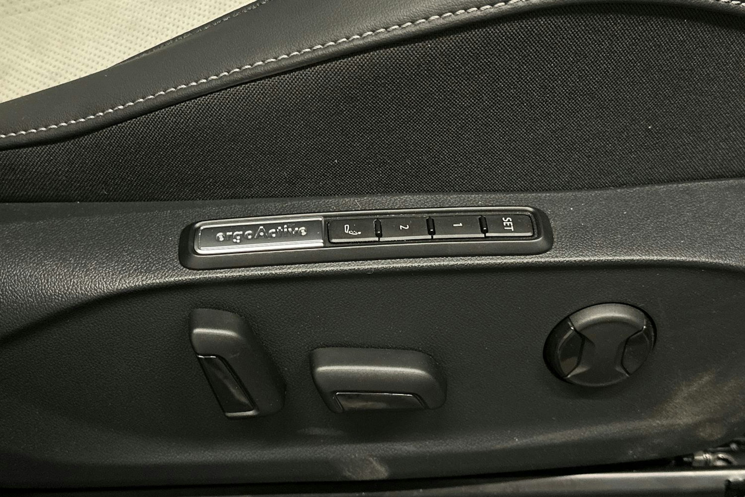 sininen Volkswagen ID.7 2025 kuva 20.