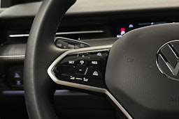 sininen Volkswagen ID.7 2025 kuva 23.