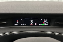 sininen Volkswagen ID.7 2025 kuva 26.