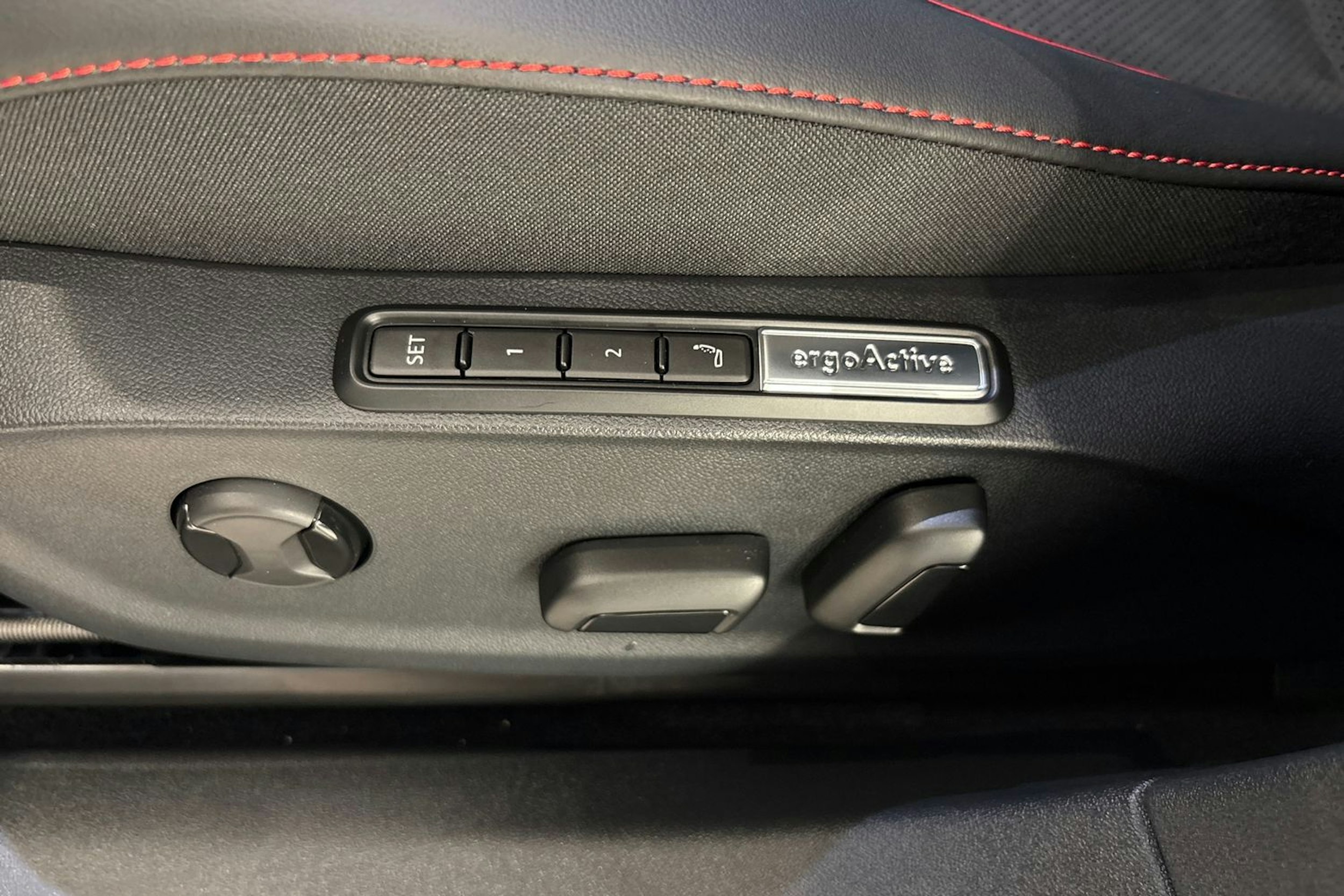 valkoinen Volkswagen ID.7 2025 kuva 17.