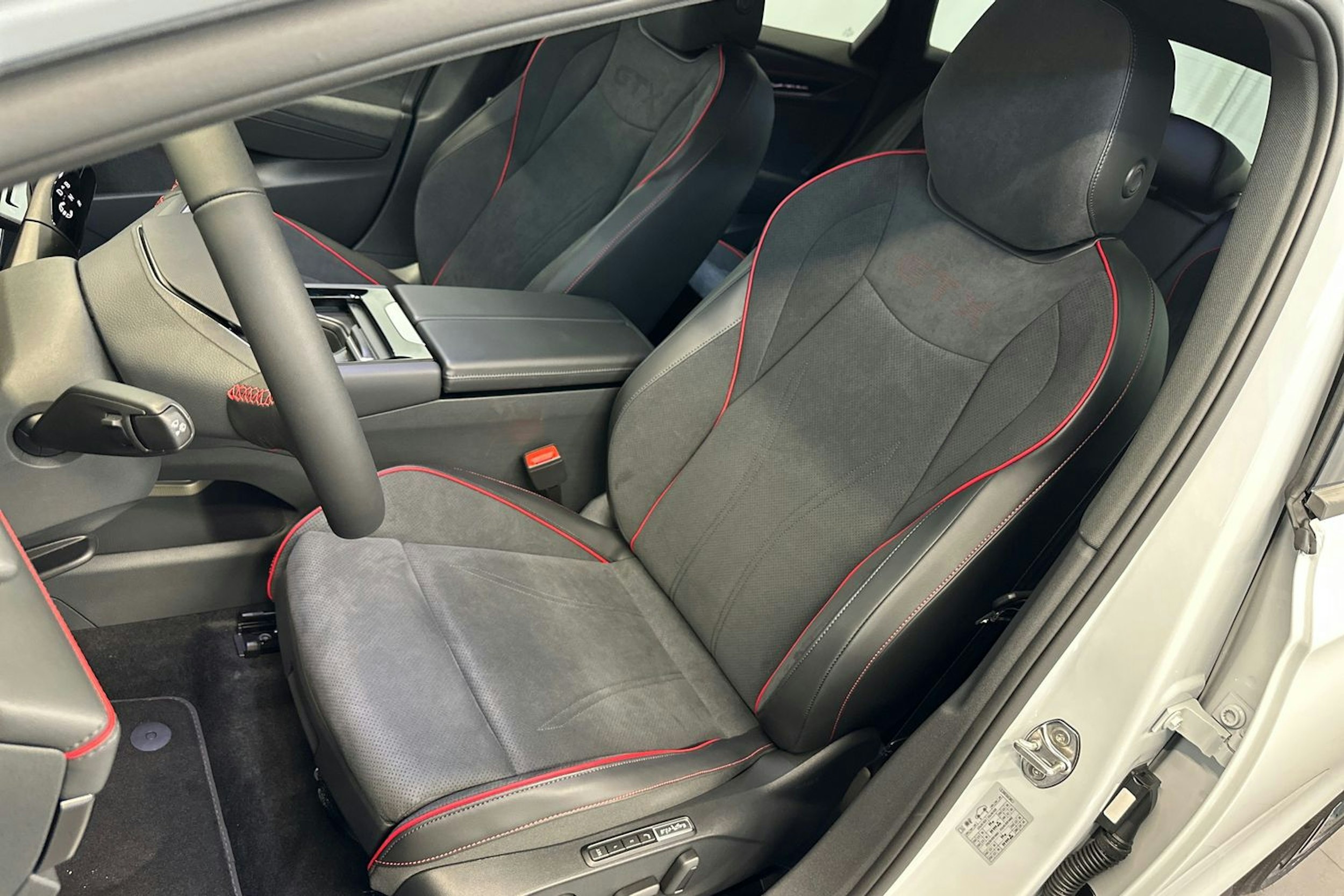 valkoinen Volkswagen ID.7 2025 kuva 27.