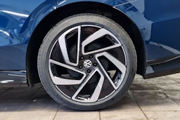 sininen Volkswagen ID.7 2025 kuva 10.
