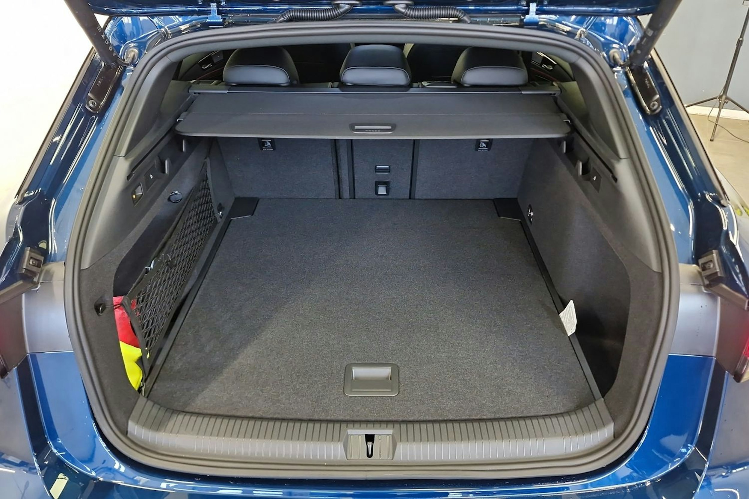 sininen Volkswagen ID.7 2025 kuva 11.