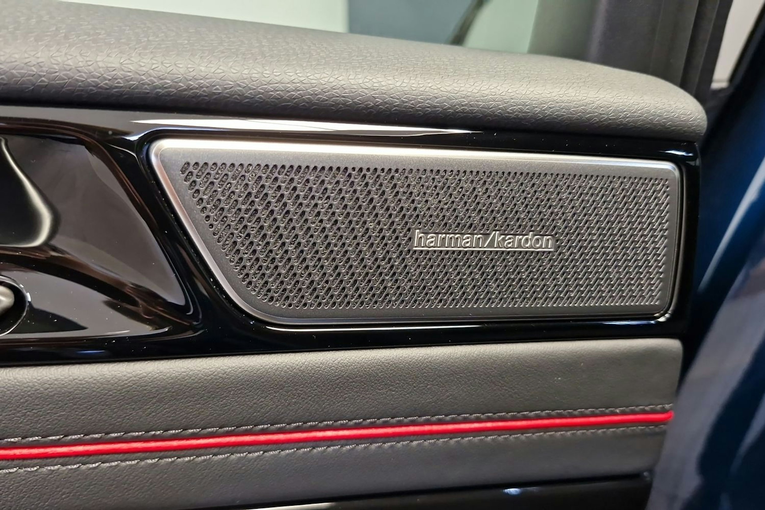 sininen Volkswagen ID.7 2025 kuva 14.