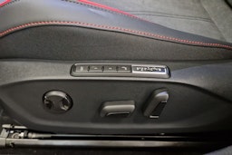 sininen Volkswagen ID.7 2025 kuva 17.