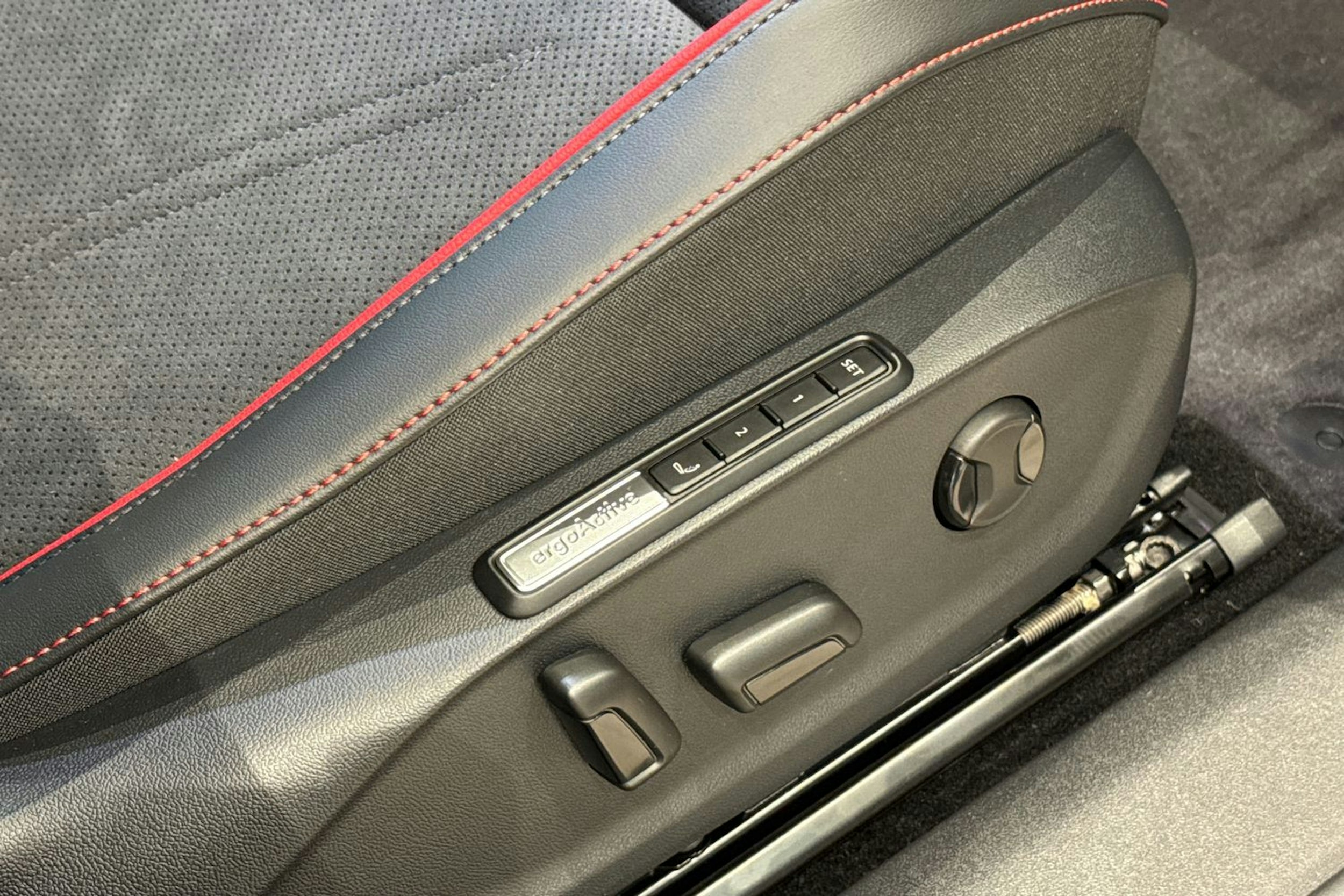 met. punainen Volkswagen ID.7 2025 kuva 14.