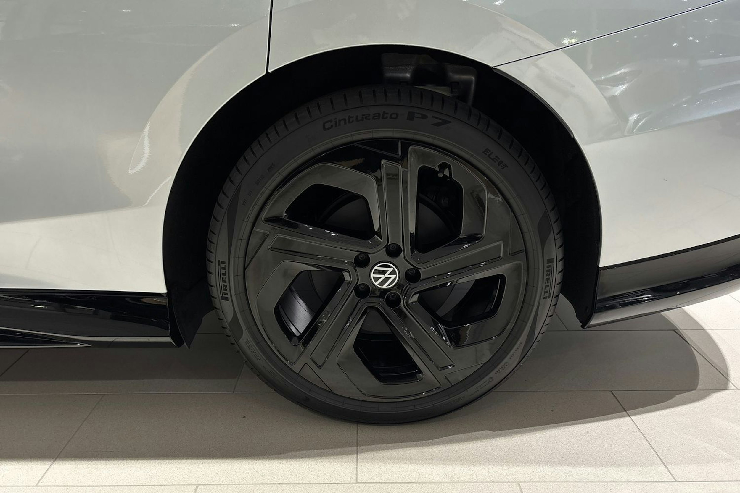 harmaa Volkswagen ID.7 2025 kuva 10.