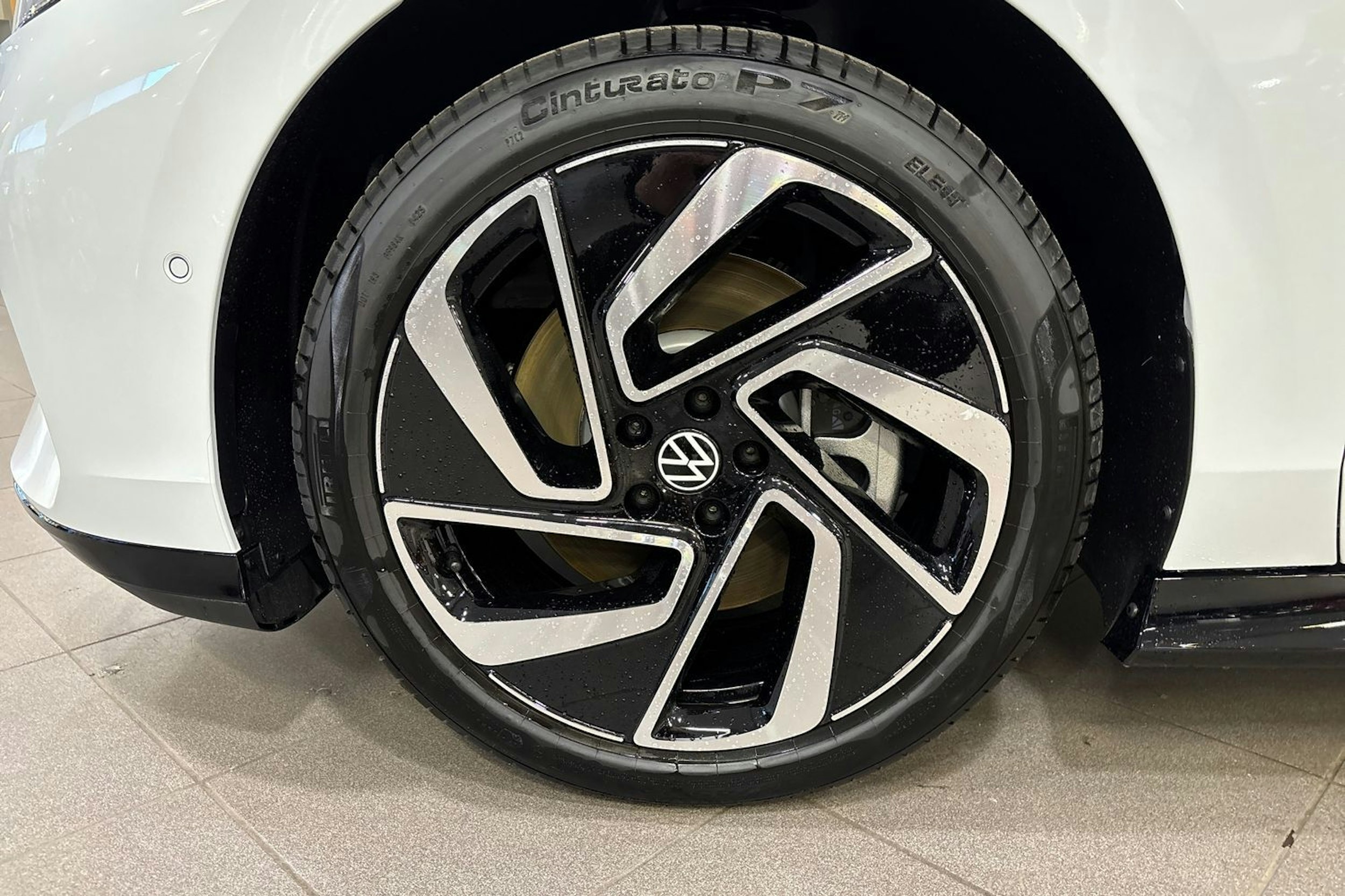 valkoinen Volkswagen ID.7 2025 kuva 20.