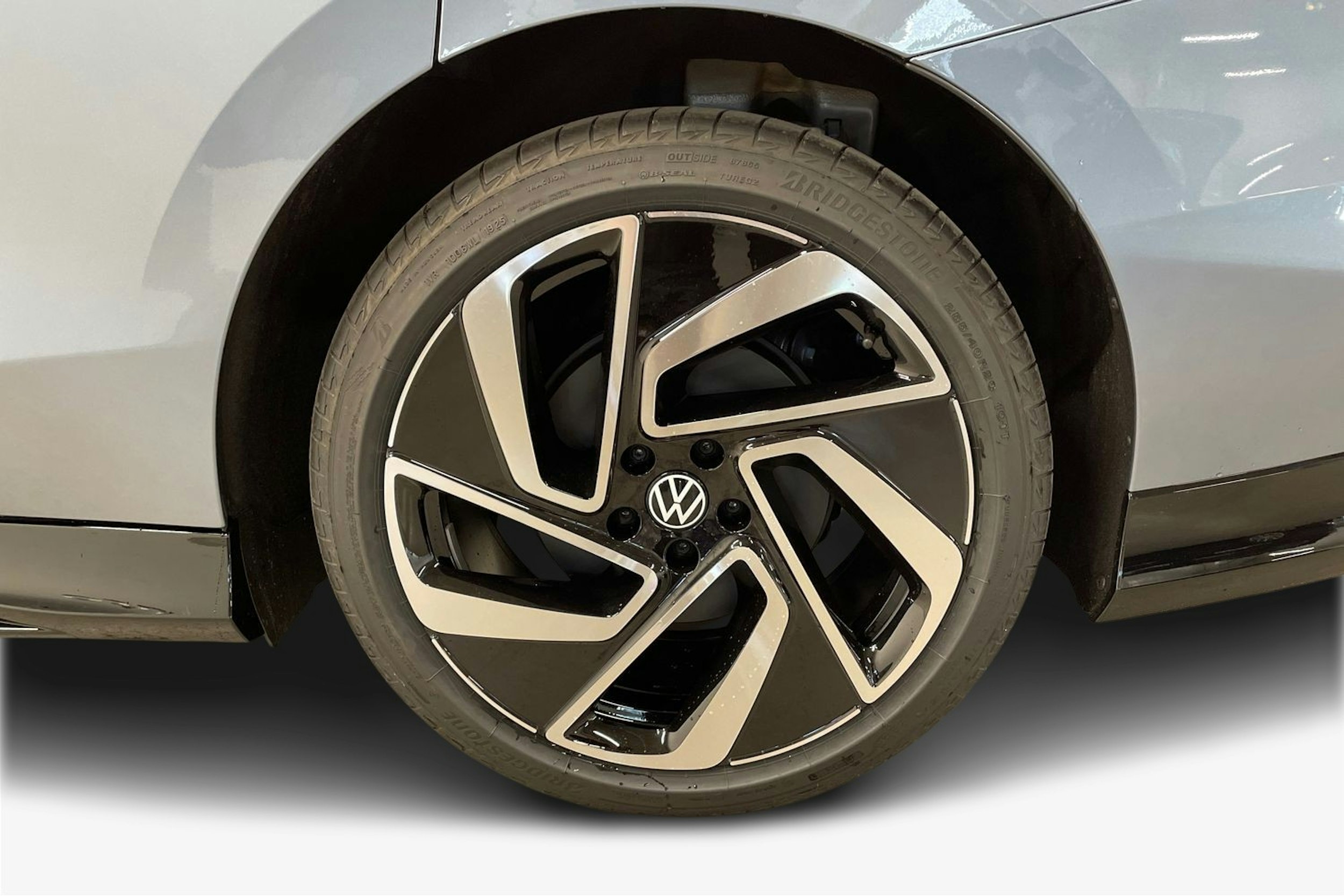 sininen Volkswagen ID.7 2025 kuva 9.