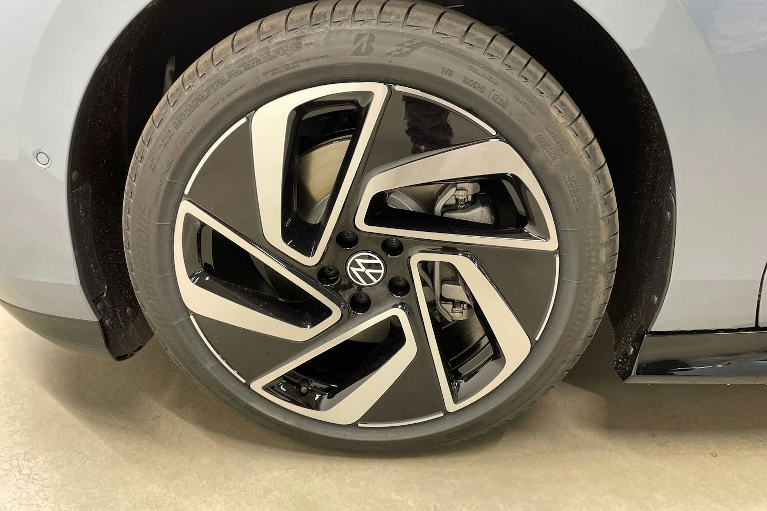 sininen Volkswagen ID.7 2025 kuva 10.