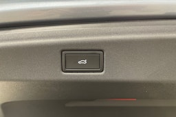sininen Volkswagen ID.7 2025 kuva 16.
