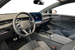 punainen Volkswagen ID.7 2025 kuva 7.
