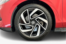 punainen Volkswagen ID.7 2025 kuva 11.