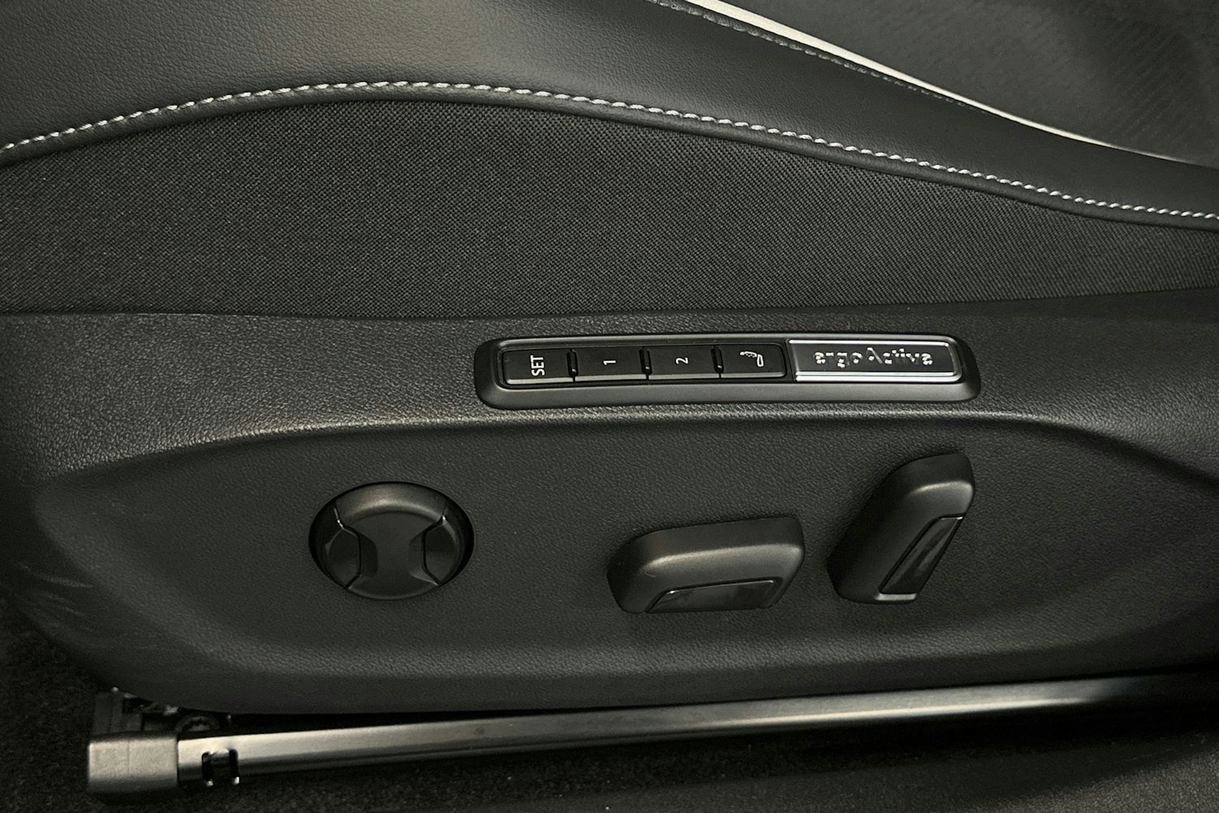 punainen Volkswagen ID.7 2025 kuva 19.