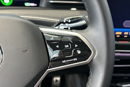 punainen Volkswagen ID.7 2025 kuva 22.