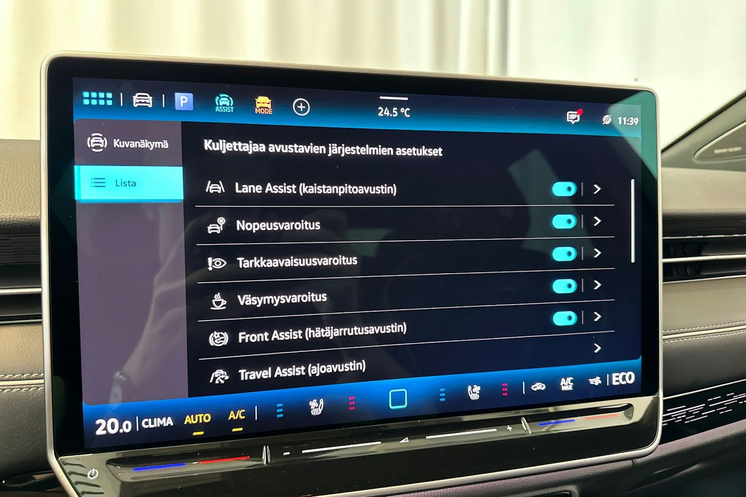 punainen Volkswagen ID.7 2025 kuva 27.