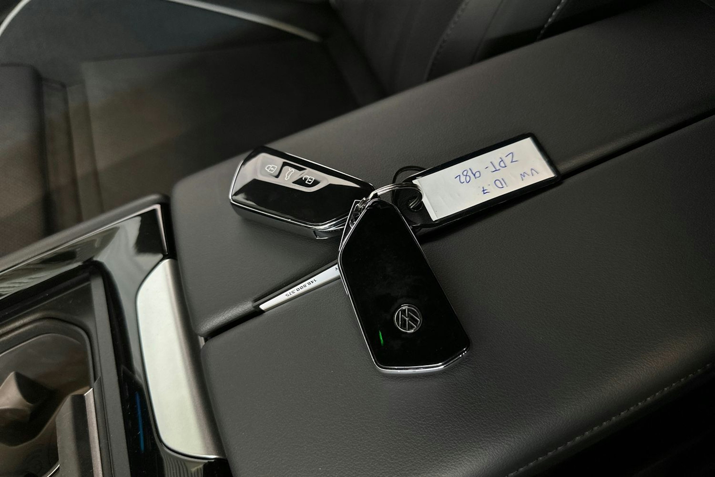 punainen Volkswagen ID.7 2025 kuva 30.