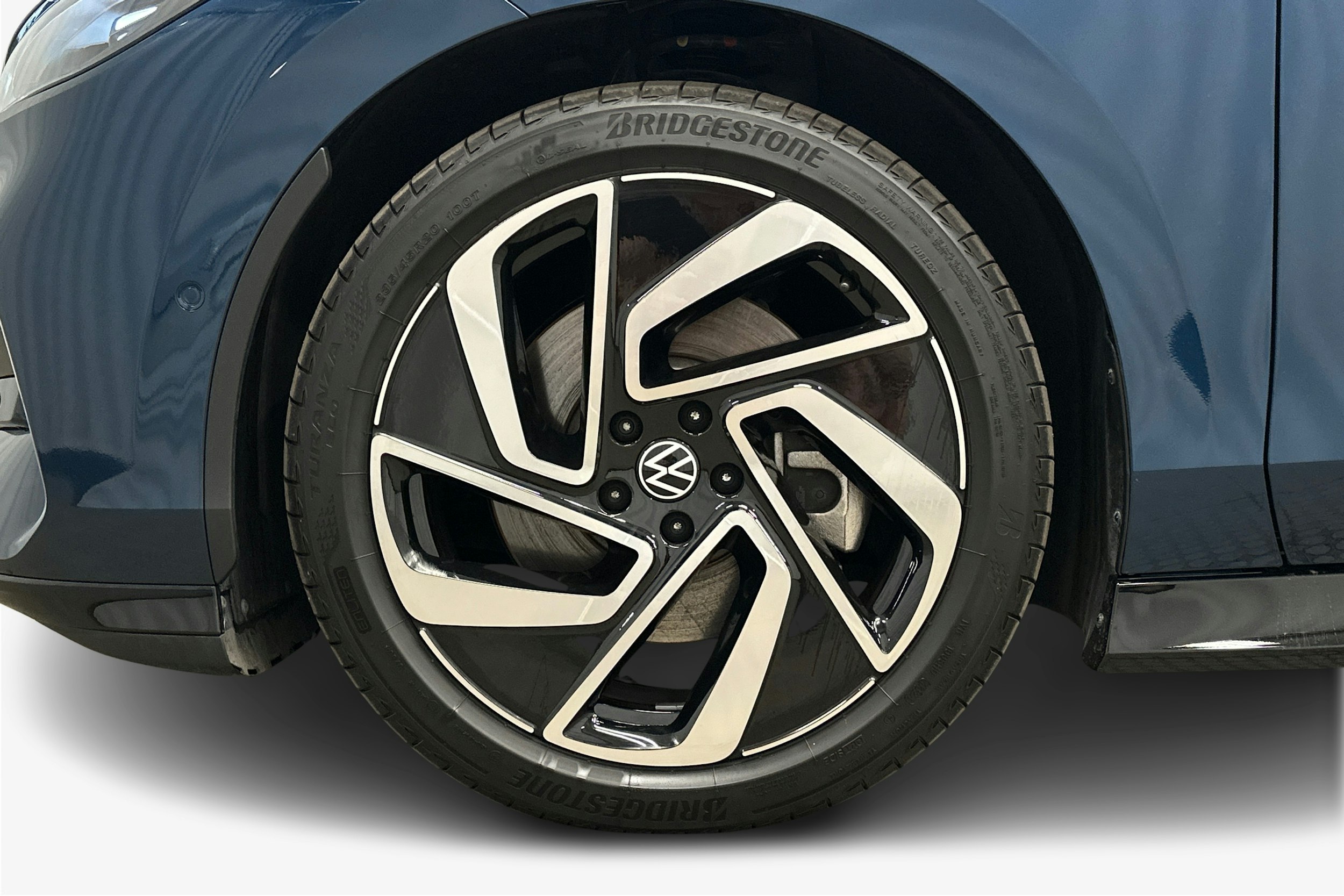 sininen Volkswagen ID.7 2025 kuva 9.