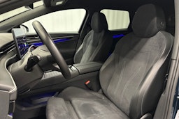 sininen Volkswagen ID.7 2025 kuva 15.