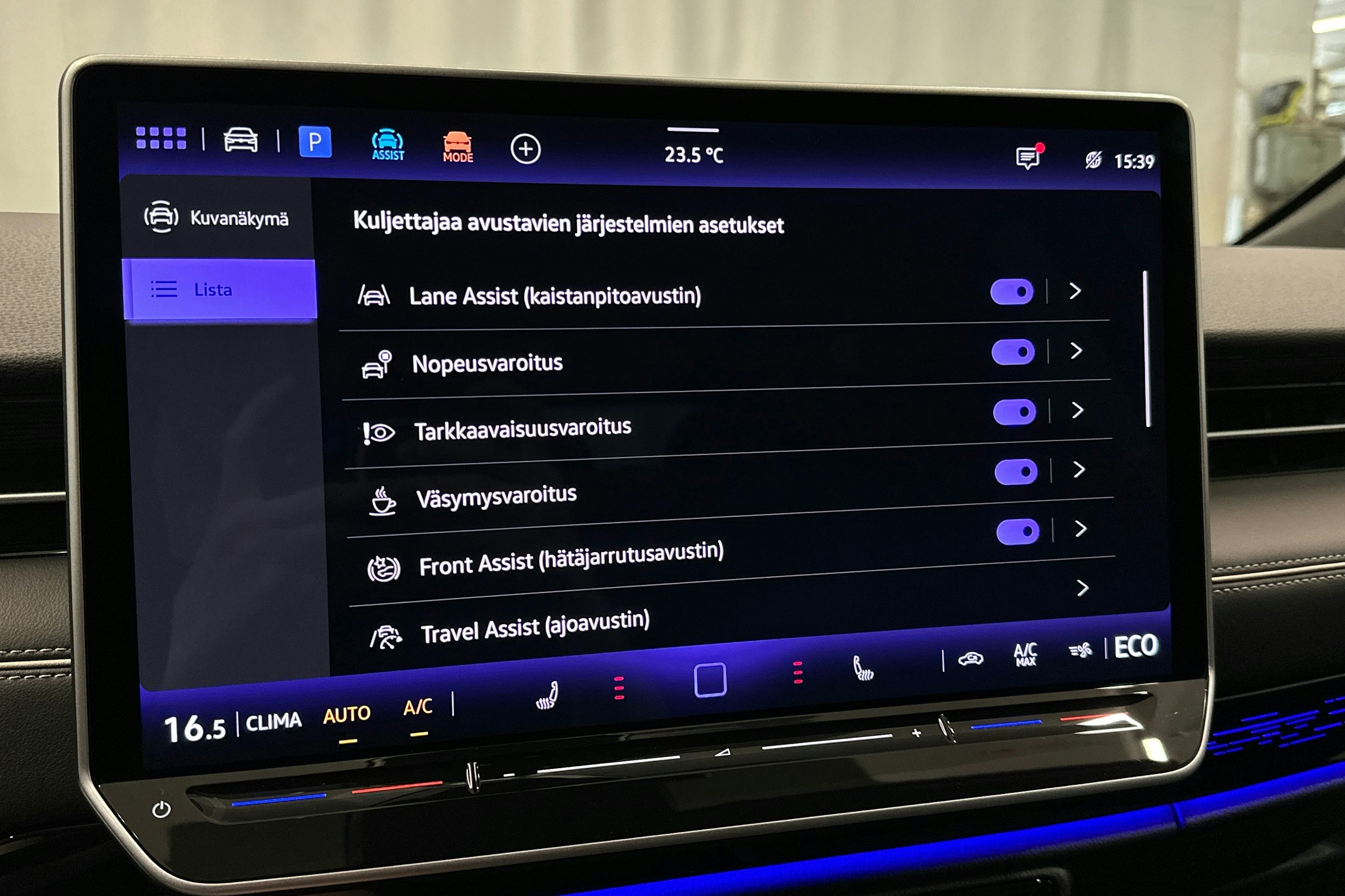 sininen Volkswagen ID.7 2025 kuva 26.