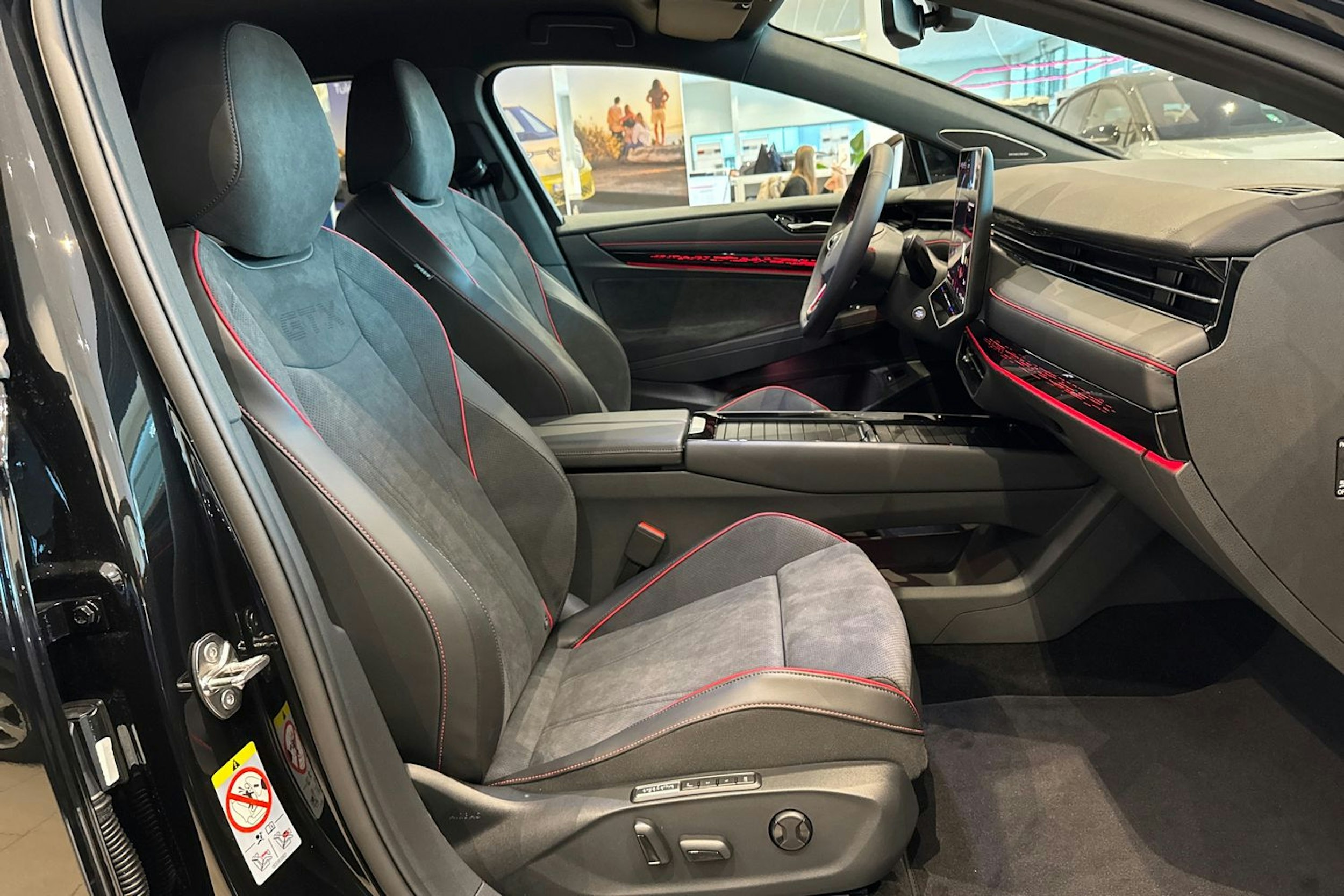 met. musta Volkswagen ID.7 2026 kuva 15.