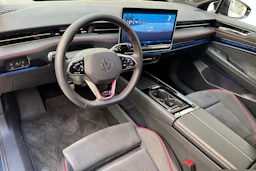 punainen Volkswagen ID.7 2026 kuva 6.