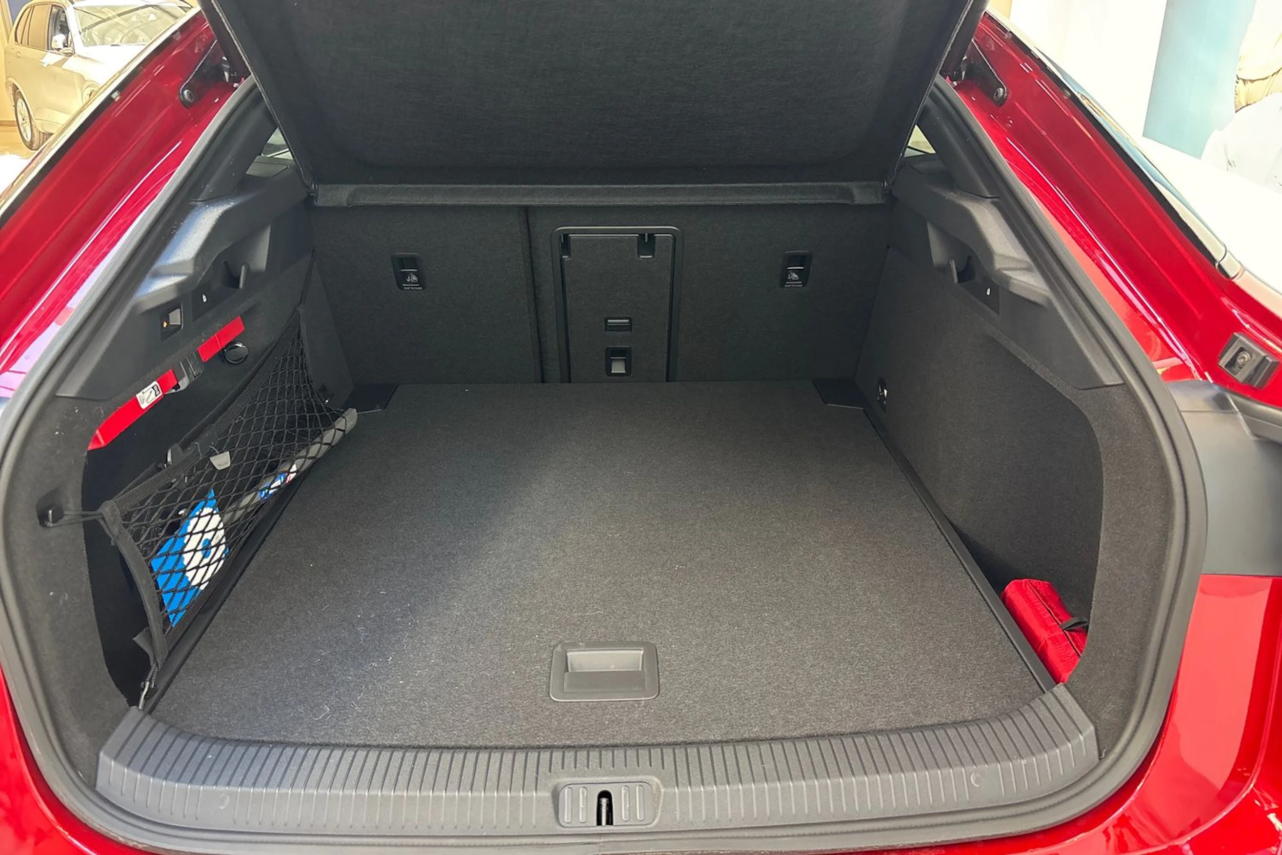 punainen Volkswagen ID.7 2026 kuva 11.