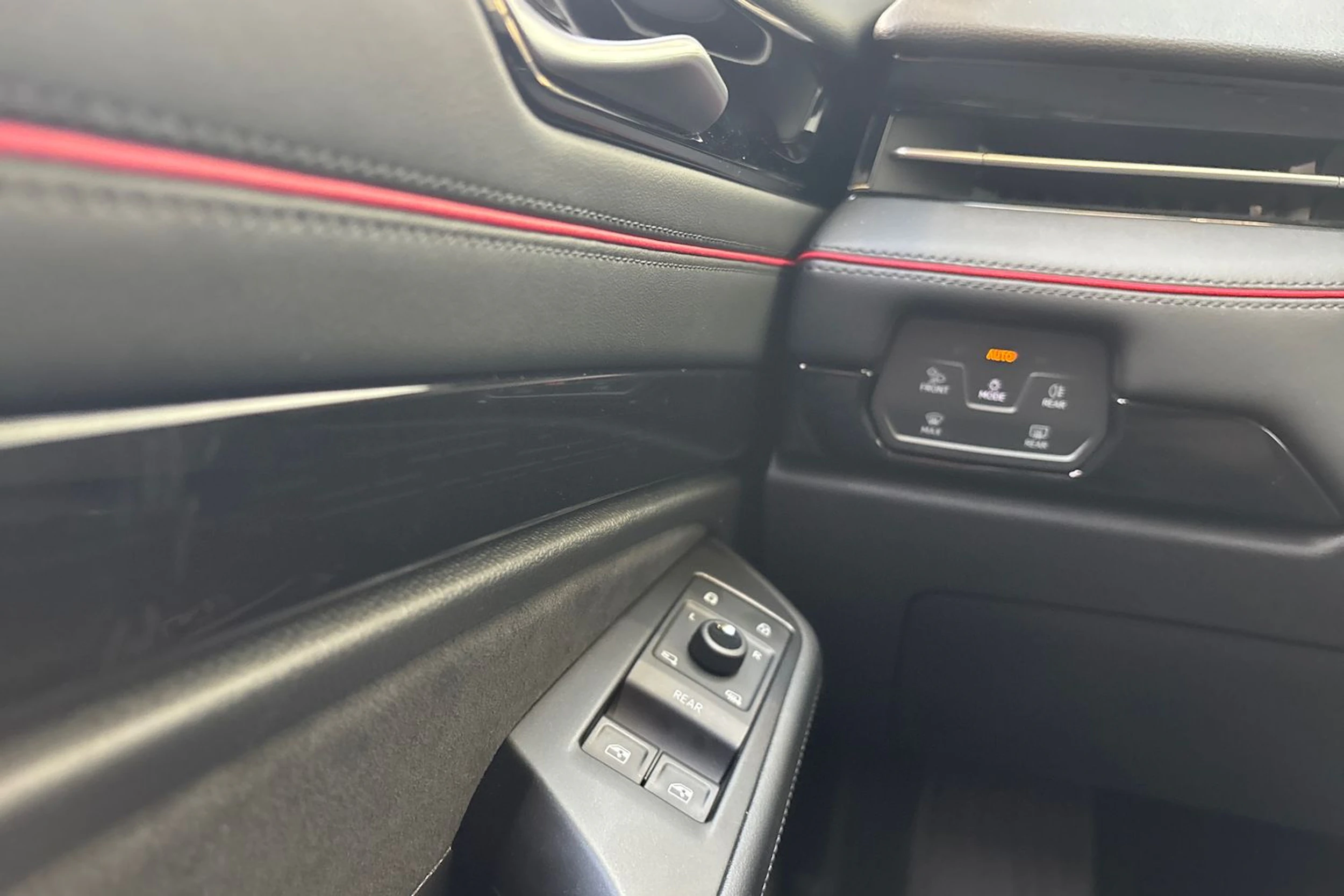 punainen Volkswagen ID.7 2026 kuva 14.