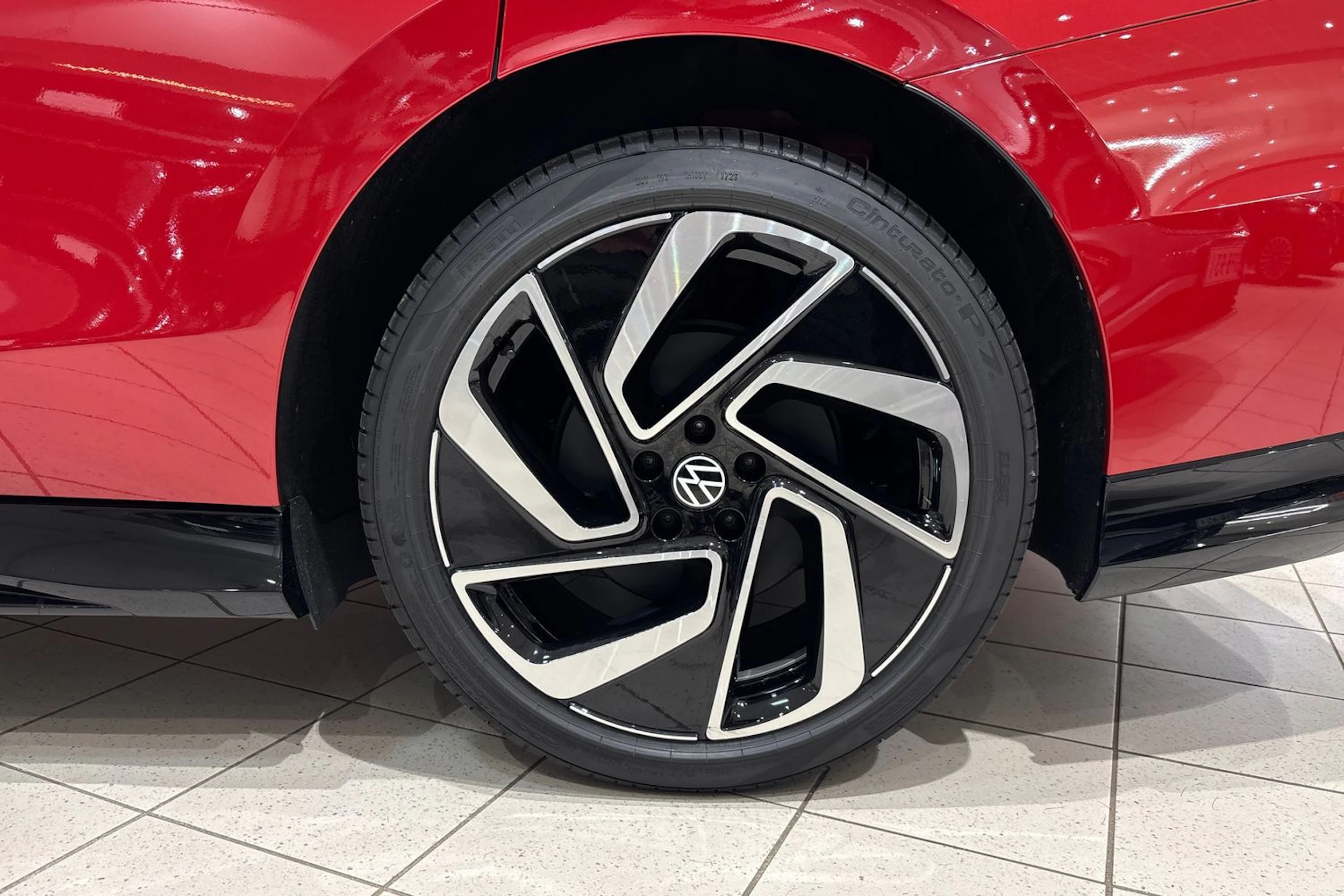 punainen Volkswagen ID.7 2026 kuva 10.