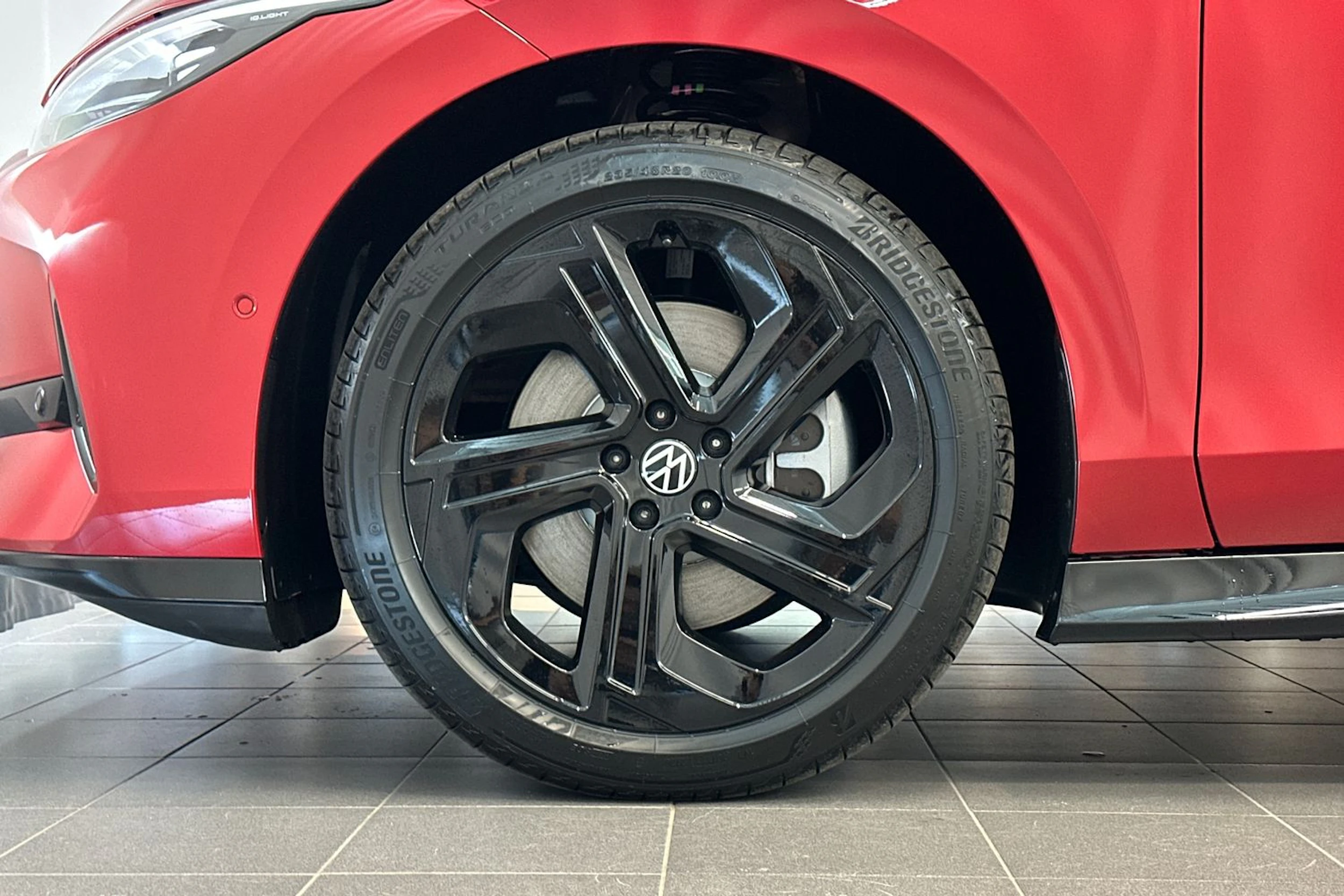 punainen Volkswagen ID.7 2026 kuva 10.