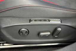 punainen Volkswagen ID.7 2026 kuva 15.